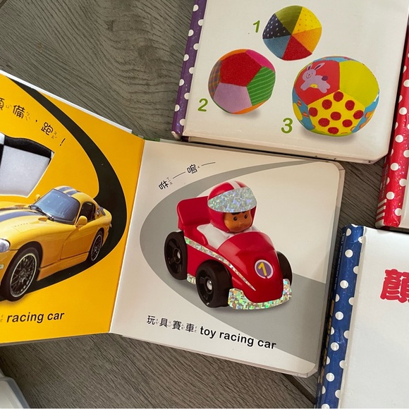 Baby book bundle in Chinese - Picture 2 of 4